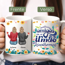 Carregar imagem no visualizador da galeria, Caneca Amigas - Melhores amigas são as irmãs que escolhermos, de costas
